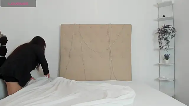 Michelle Jaramillo online show from February 11, 7:27 pm