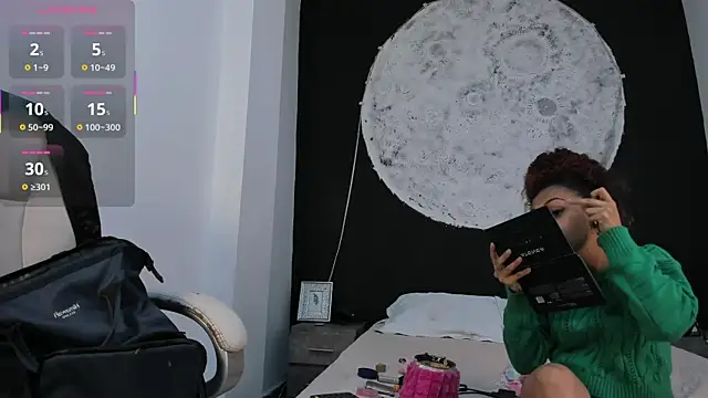 DalayMoore online show from October 12, 7:48 pm