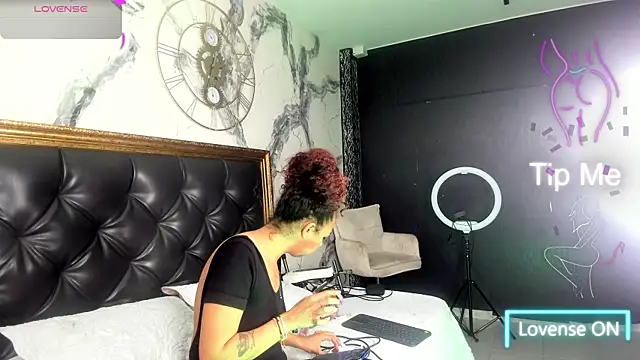 DalayMoore online show from February 21, 8:11 pm