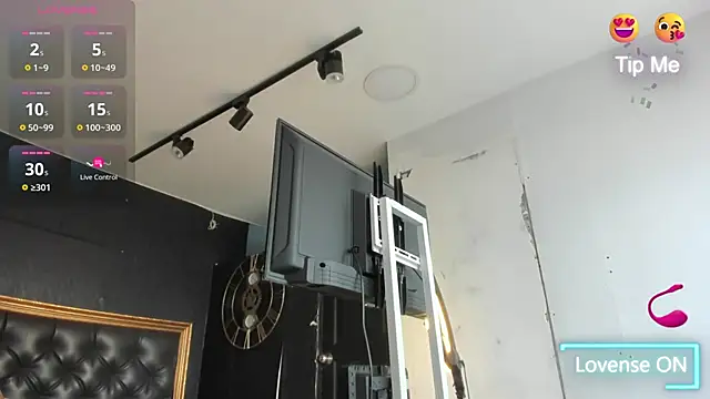 DalayMoore online show from September 26, 7:54 pm