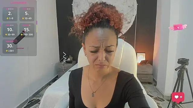 DalayMoore online show from October 8, 5:02 pm