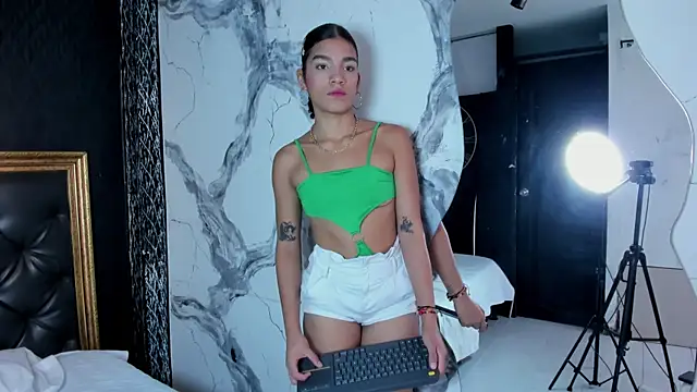 DalayMoore online show from October 27, 4:52 pm