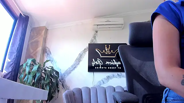 DalayMoore online show from March 19, 5:57 pm