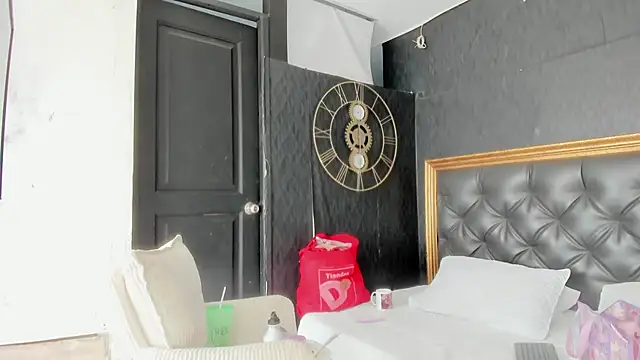 DalayMoore online show from December 21, 7:48 pm