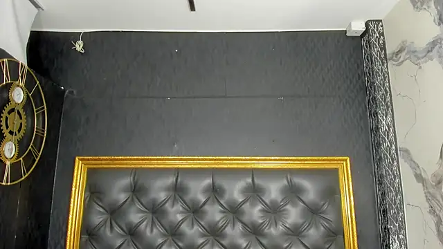 DalayMoore online show from November 3, 7:28 pm