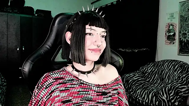 Snapshot of roxy_toxic chatting on February 3, 2:53 am roxy toxic online show from February 3, 2:53 am