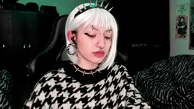 Snapshot of roxy_toxic chatting on January 10, 2:07 am roxy toxic online show from January 10, 2:07 am