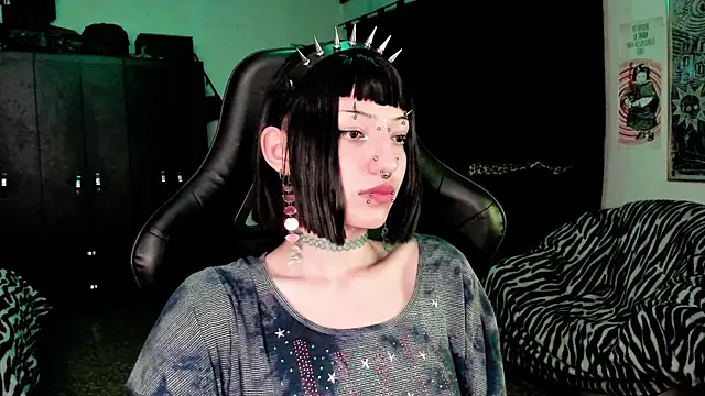 Snapshot of roxy_toxic chatting on January 12, 11:53 pm roxy toxic online show from January 12, 11:53 pm