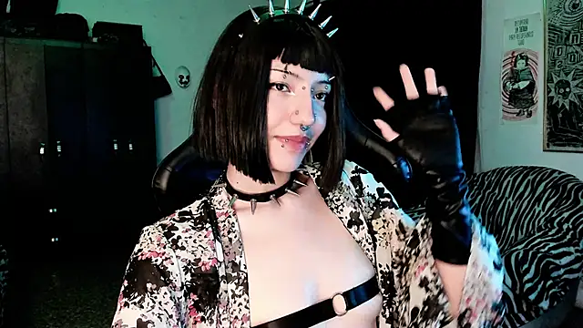 Snapshot of roxy_toxic chatting on February 3, 6:22 am roxy toxic online show from February 3, 6:22 am