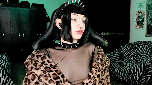 Snapshot of roxy_toxic chatting on January 9, 12:39 am roxy toxic online show from January 9, 12:39 am