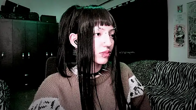 Snapshot of roxy_toxic chatting on March 3, 1:12 am roxy toxic online show from March 3, 1:12 am