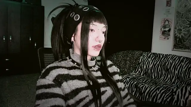 roxy toxic online show from April 3, 1:01 am