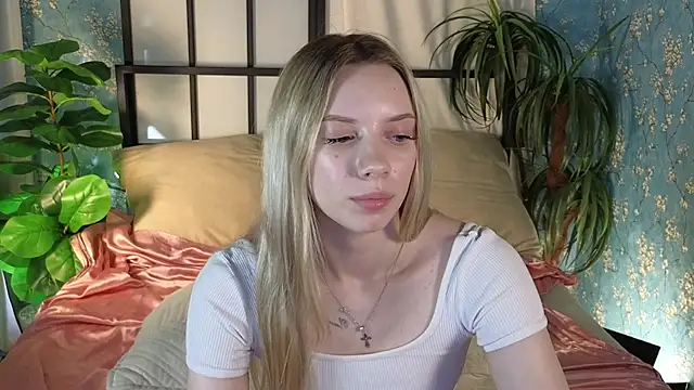 Snapshot of katt__y chatting on July 1, 5:08 am katt y online show from July 1, 5:08 am
