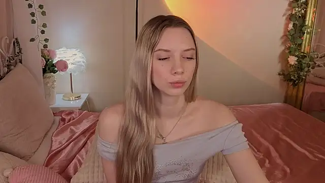 Snapshot of katt__y chatting on June 26, 5:02 am katt y online show from June 26, 5:02 am