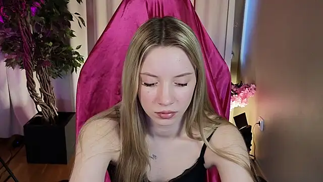 katt  y online show from April 9, 5:20 am