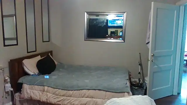 Snapshot of biggzee6 chatting on February 26, 8:09 pm biggzee6 online show from February 26, 8:09 pm