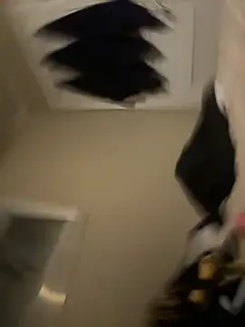 Snapshot of biggzee6 chatting on February 13, 1:05 am biggzee6 online show from February 13, 1:05 am