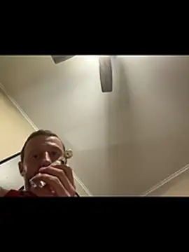 Snapshot of biggzee6 chatting on February 11, 4:34 am biggzee6 online show from February 11, 4:34 am