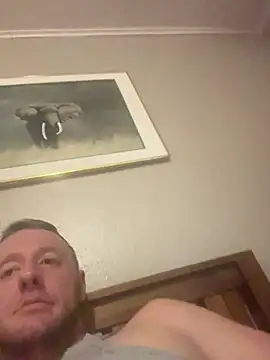 Snapshot of biggzee6 chatting on March 11, 11:21 pm biggzee6 online show from March 11, 11:21 pm