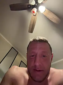 Snapshot of biggzee6 chatting on February 26, 6:35 am biggzee6 online show from February 26, 6:35 am