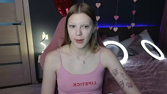 Snapshot of MiaWhisper chatting on February 17, 7:37 am MiaWhisper online show from February 17, 7:37 am