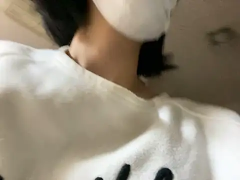 Snapshot of riri_riri_jp chatting on October 15, 10:12 am riri riri jp online show from October 15, 10:12 am