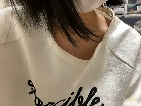 Snapshot of riri_riri_jp chatting on October 14, 10:05 am riri riri jp online show from October 14, 10:05 am