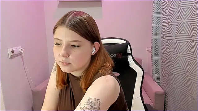 sophie mooreee online show from November 19, 6:19 pm