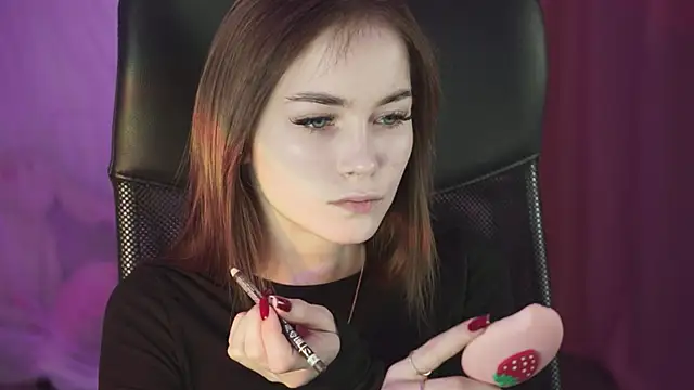 Snapshot of DakotaaJohnnson chatting on February 17, 8:41 am DakotaaJohnnson online show from February 17, 8:41 am
