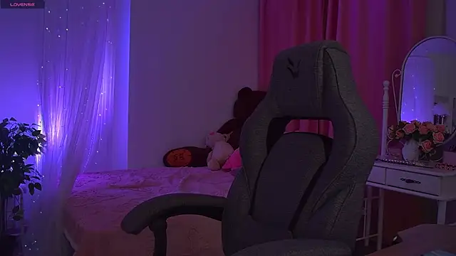 DakotaaJohnnson online show from October 27, 11:44 am