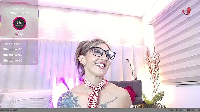 Snapshot of im_helina chatting on June 4, 12:21 pm im helina online show from June 4, 12:21 pm
