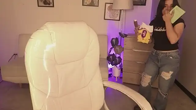 Snapshot of Nicole_Foxx_ chatting on December 2, 7:37 pm Nicole Foxx online show from December 2, 7:37 pm