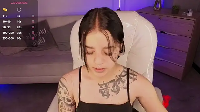 Nicole Foxx  online show from March 24, 8:31 pm