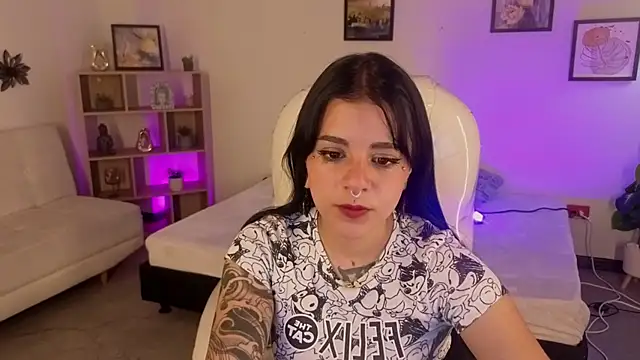 Snapshot of Nicole_Foxx_ chatting on October 22, 7:46 pm Nicole Foxx online show from October 22, 7:46 pm