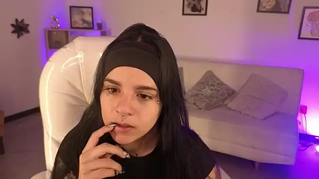 Snapshot of Nicole_Foxx_ chatting on November 20, 7:14 pm Nicole Foxx online show from November 20, 7:14 pm