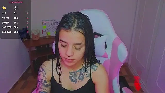 Snapshot of Nicole_Foxx_ chatting on June 9, 10:22 pm Nicole Foxx online show from June 9, 10:22 pm