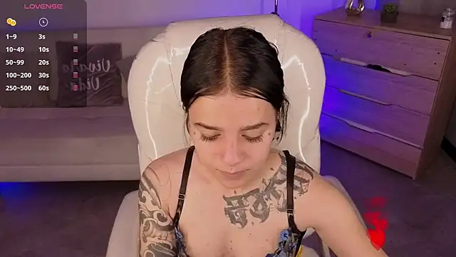 Nicole Foxx  online show from March 26, 7:56 pm