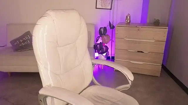 Snapshot of Nicole_Foxx_ chatting on December 5, 8:28 pm Nicole Foxx online show from December 5, 8:28 pm