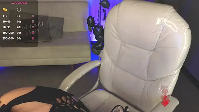 Nicole Foxx  online show from March 3, 7:21 pm