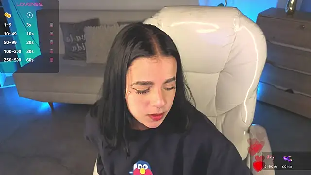 Nicole Foxx  online show from March 7, 8:03 pm