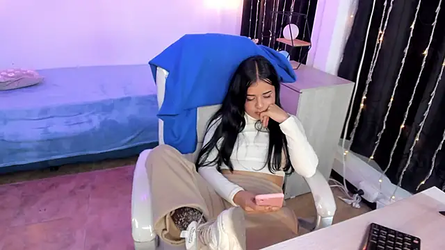 Nicole Foxx  online show from March 16, 11:37 pm