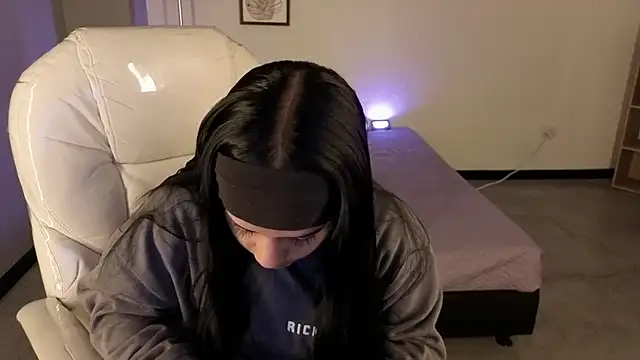 Nicole Foxx  online show from October 7, 6:42 pm