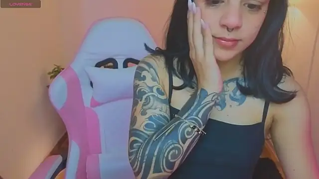 Snapshot of Nicole_Foxx_ chatting on June 11, 6:49 pm Nicole Foxx online show from June 11, 6:49 pm