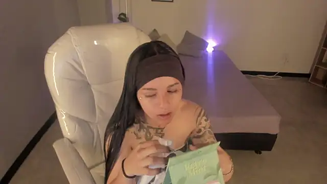 Nicole Foxx  online show from September 30, 8:48 pm