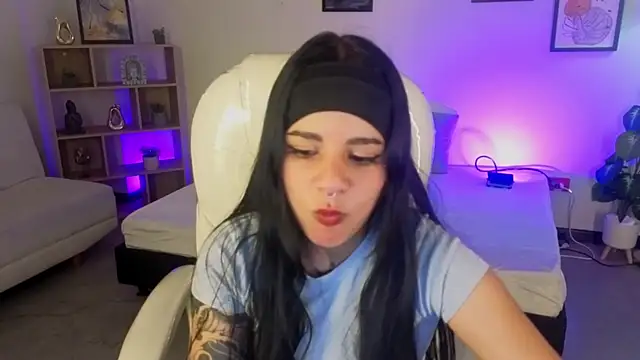 Nicole Foxx  online show from October 20, 7:47 pm