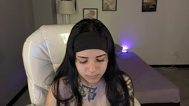 Nicole Foxx  online show from October 3, 7:48 pm