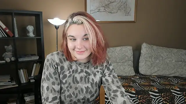 Snapshot of PeggyBark chatting on January 25, 9:36 am PeggyBark online show from January 25, 9:36 am