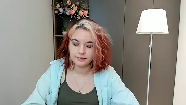 Snapshot of PeggyBark chatting on January 31, 1:34 pm PeggyBark online show from January 31, 1:34 pm