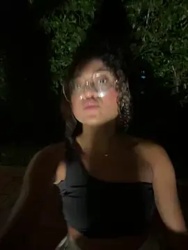Snapshot of Ariana_lily_ chatting on March 16, 7:37 am Ariana lily online show from March 16, 7:37 am