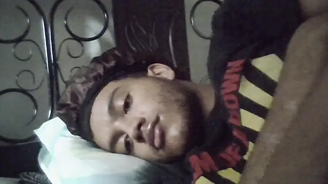 Snapshot of DanteAndKyle chatting on December 20, 11:40 pm DanteAndKyle online show from December 20, 11:40 pm